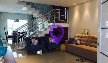 Casa à venda em Pouso Alegre/MG. 315m², 3 dormitórios (1 suíte), 4 vagas, área gourmet e sauna. Excelente localização próxima ao Fórum e CIMED