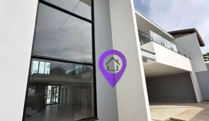 Casa à venda em Pousada dos Campos, Pouso Alegre/MG. 360m², 3 suítes, 4 vagas, área gourmet com churrasqueira. Excelente localização próxima à Avenida