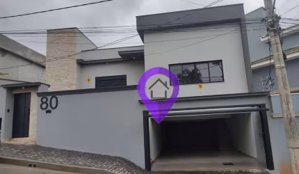 Casa com 3 suítes no bairro Ibirá, 235m² de área construída. Destaques: hidromassagem, área gourmet com piscina e localização privilegiada