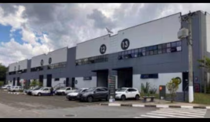 GALPÃO COMERCIAL PARA LOCAÇÃO EM BARUERI COND. FECHADO - 831,75m²