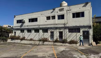 GALPÃO COMERCIAL PARA LOCAÇÃO EM JANDIRA - 2.300m²