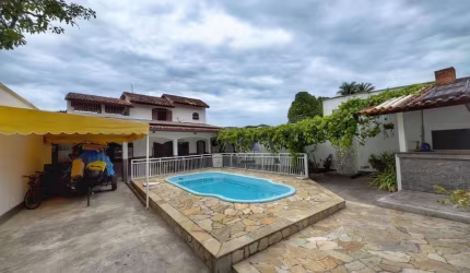 Casa com 4 dormitórios à venda, 206 m² por R$ 770.000,00 - Itaipu - Niterói/RJ