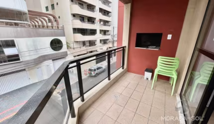 Apartamento com localização privilegiada na meia praia