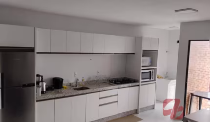 Apartamento semi-mobiliado com área de lazer