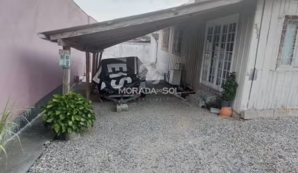 Casa sozinha no lote!