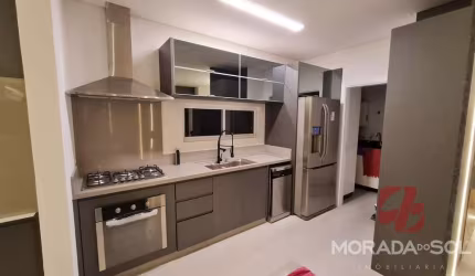Lindo apartamento mobiliado na Meia Praia