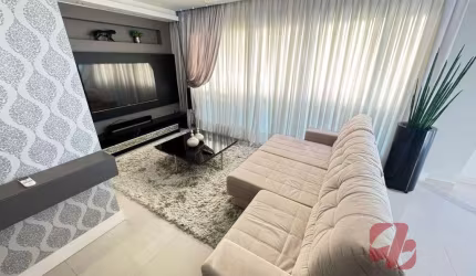 Descubra o privilégio de viver no La Lumière, um empreendimento de alto padrão no bairro Meia Praia, em Itapema. Este apartamento diferenciado oferece 206m² de área útil, ambientes amplos e acabamento