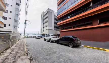Apartamento Quadra mar em Meia Praia  -  Itapema