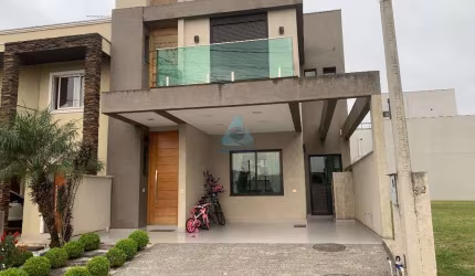 Oportunidade! Sobrado amplo à venda em Condomínio no Umbará, Perfeito para Morar ou Investir