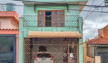 Agradável sobrado para venda com 3 quartos, sendo 1 suíte, 196m²