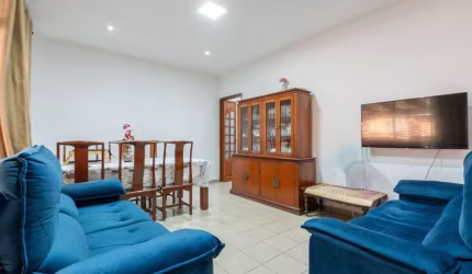 Elegante casa tipo para venda com 4 quartos, sendo 1 suíte, 187m²