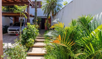 Excelente casa tipo para venda com 3 quartos, sendo 2 suítes, 260m²