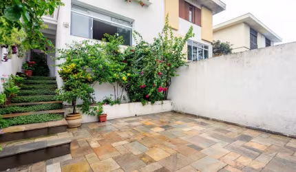 Atraente casa tipo para venda com 3 quartos, sendo 3 suítes, 153m²