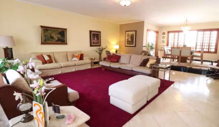 Confortável casa tipo para venda com 3 quartos, sendo 3 suítes, 181m²