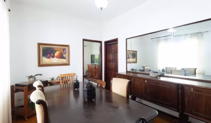 Agradável casa tipo para venda com 3 quartos, sendo 1 suíte, 266m²