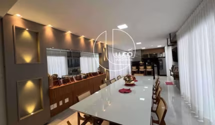Casa em condomínio fechado com 3 quartos à venda na Rua GT 4, Condomínio Residencial Grand Trianon, Anápolis, 241 m2 por R$ 2.100.000