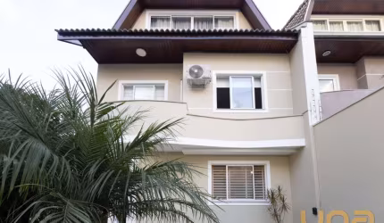 Sobrado em SANTA FELICIDADE com 235,61 m²
