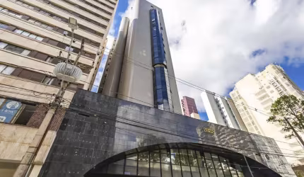 Conjunto comercial com 492,04m² de área privativa no Batel