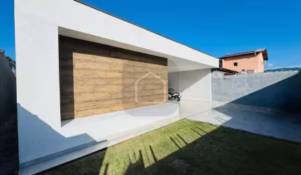 Casa com Piscina à Venda no Pontal Santa Marina