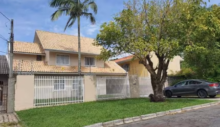 Sobrado com 243 m² - Sobrado com 177.89 m² + Edícula 65.80m² - Cajuru - Curitiba - PR