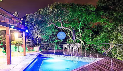 Exclusiva Mansão na Ferradura a 500m da Praia com Área de Lazer Completa e Vista para o Mar