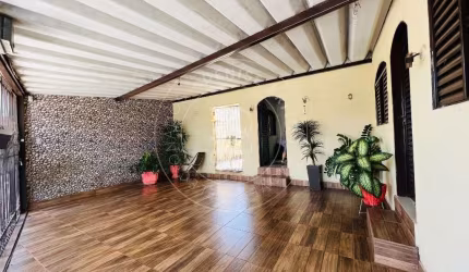 Casa à Venda no Setor Centro Oeste, Próxima à Av. Bernardo Sayão