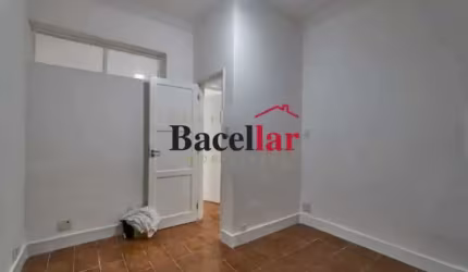 Apartamento com 3 quartos à venda na Rua Benevenuto Berna, Tijuca, Rio de Janeiro, 70 m2 por R$ 360.000