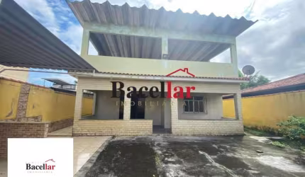 Casa em condomínio fechado com 2 quartos à venda na Rua Marília, Jardim Leal, Duque de Caxias, 200 m2 por R$ 570.000