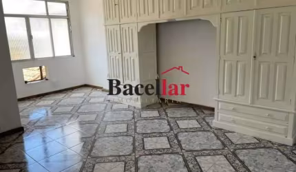Casa com 2 quartos à venda na Rua Conceição da Feira, Pitangueiras, Rio de Janeiro, 300 m2 por R$ 900.000