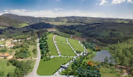 Ótima localização em PEDRA BELA | LOTES a partir de 250m² em Condomínio com Lazer e Lago