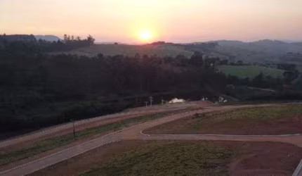 Fácil acesso para EXTREMA | LOTES a partir de 250m² em PEDRA BELA | Lago e Área de Lazer