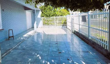 Casa com 5 quartos à venda no Centro, Tramandaí  por R$ 550.000