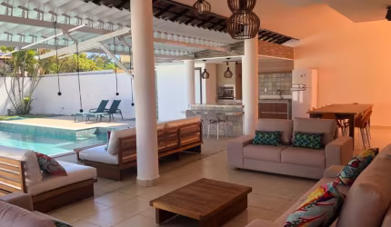 LINADA CASA COM 4/4 - PISCINA E CHURRASQUEIRA EM VILAS DO ATLANTICO - BA ( ALUGUEL)