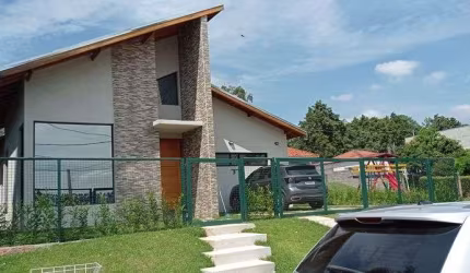 Casa nova em Condomínio Fechado