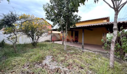 À Venda Casa de 2 quartos em Condomínio fechado