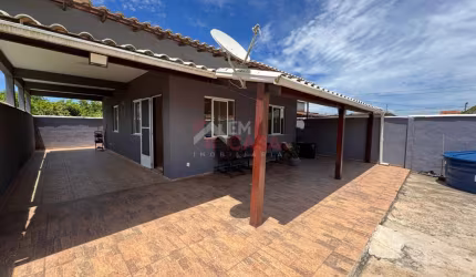 Casa Aconchegante com Árvores Frutíferas e Garagem Coberta!