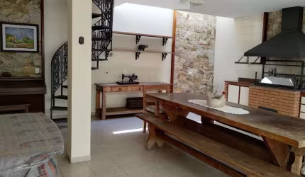 Casa, tipo sobrado com 3 dormitórios tipo suítes ampla área gourmet sala sauna seca e úmida 3 vagas e quintal em Zona Residencial em região nobre do Klabin Jardim da Glória Vila Mariana