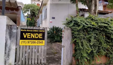 Casa Semi-Térrea com 2 dormitórios sala 5 vagas amplo quintal localizada no Klabin, região nobre do Jardim da Glória e Vila Mariana