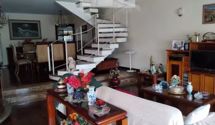 Casa, tipo sobrado com 3 dormitórios tipo suítes ampla sala 3 vagas e quintal em região nobre do Klabin Jardim da Glória Vila Mariana