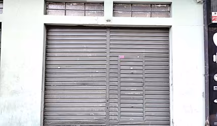 Salão comercial localizado no bairro do Cambuci com aproximadamente 150m² e pé direito de 6 metros.