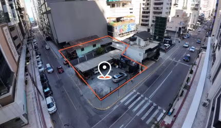 Terreno Comercial 760m² na 2° Avenida na Meia Praia
