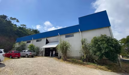 Aluguel Anual: Galpão Comercial com 870² e pátio - Bairro São Francisco de Assis em Camboriú