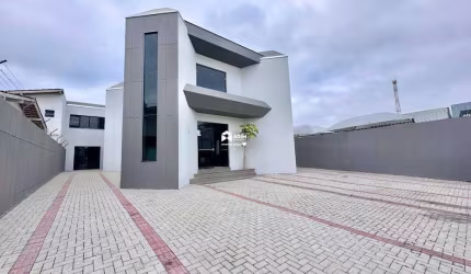 Locação Comercial: Prédio com 697 metros privativos no centro de Balneário Camboriú