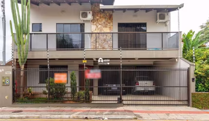 Casa 4 quartos no Centro de Balneário Camboriú-SC.