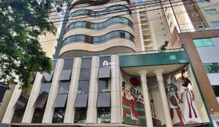 Aluguel Anual: Apartamento diferenciado com 476m² privativos e 3 suítes no centro de Balneário Camboriú.