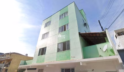 Aluguel Anual: Loft com 1 vaga de garagem no centro de Balneário Camboriú
