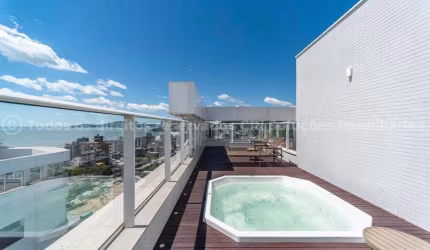 Aluguel anual: Cobertura Duplex com 03 dormitórios, mobiliado e 2 vagas no Amores da Brava na Praia Brava em Itajaí.