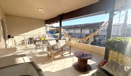 Aluguel anual: Casa residencial de 5 quartos em Balneário Camboriú
