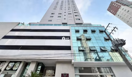 Aluguel Anual: Apartamento mobiliado 3 suítes alto padrão no centro de Balneário Camboriú