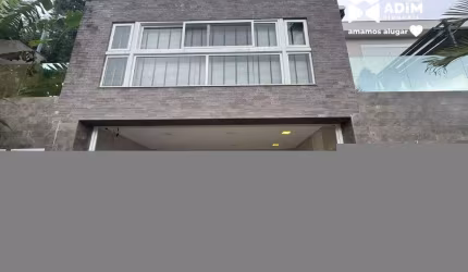 Aluguel Anual: Casa Alto padrão Finamente mobiliada com 4 suítes em condomínio Fechado - Balneário Camboriú